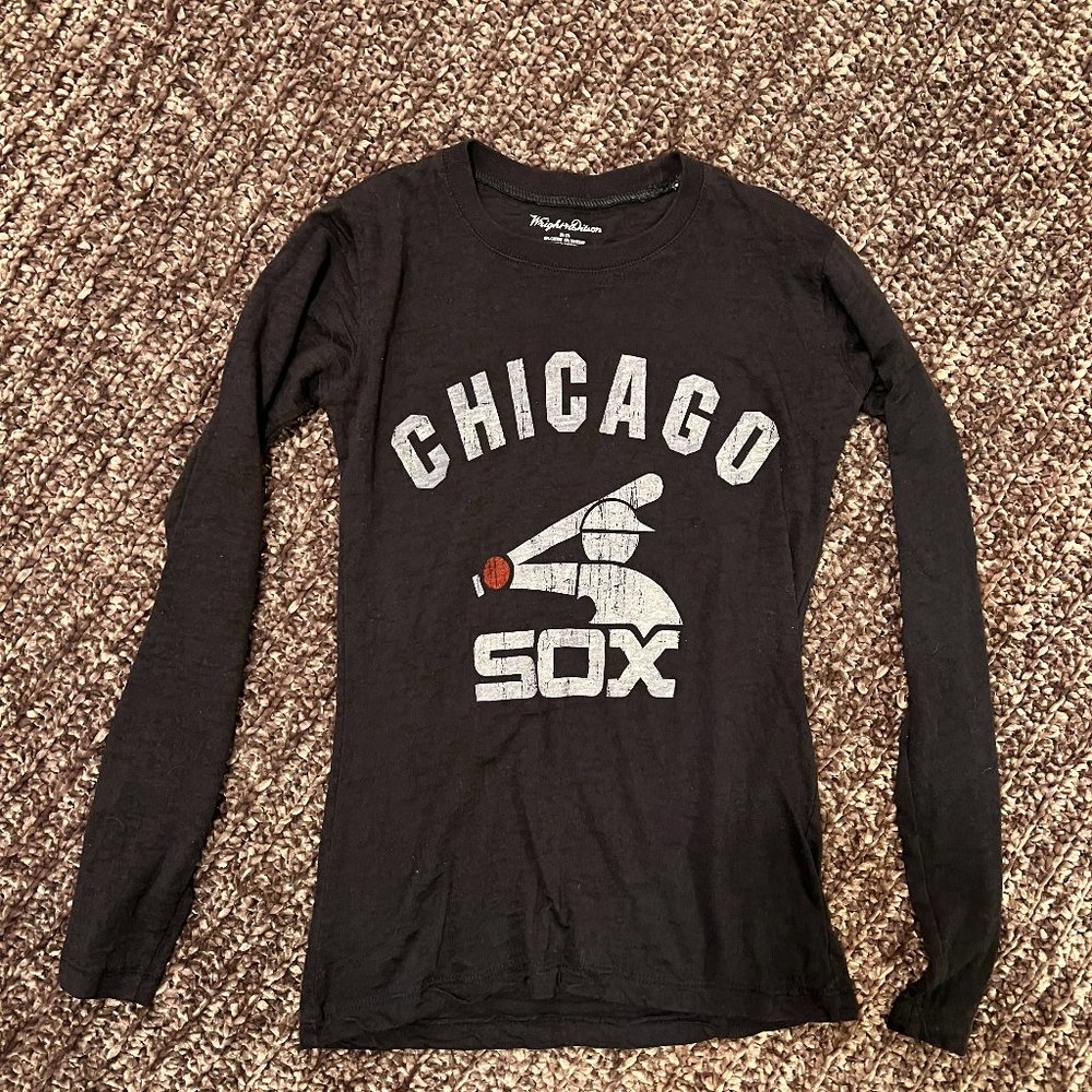 Kids Chicago White Sox long sleeve FIts like a womens XS